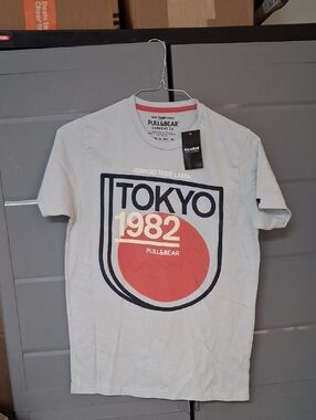 Pull&Bear Light Gray Graphic Tee with Navy and Red Print